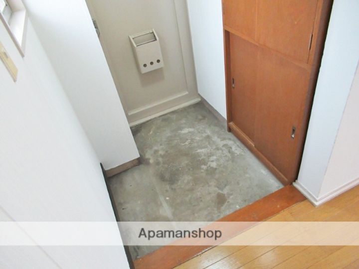 小善ビル205の玄関