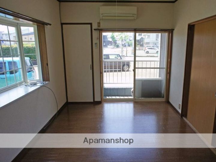 メゾン志賀21103の居間