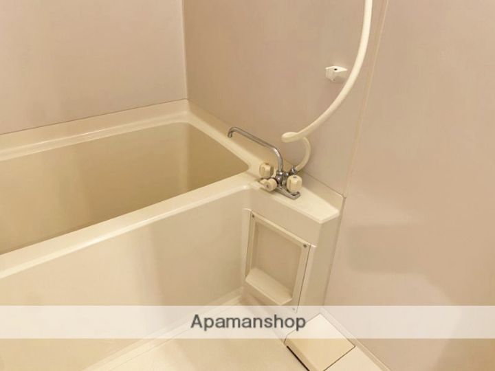 プールサイドの風呂