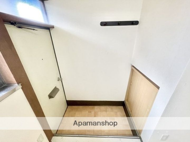 光ハイツの玄関