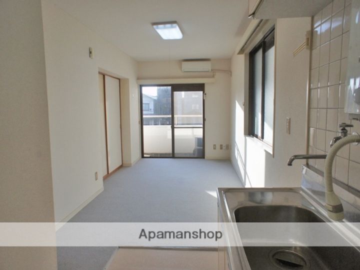 メゾンタイラ201の居間