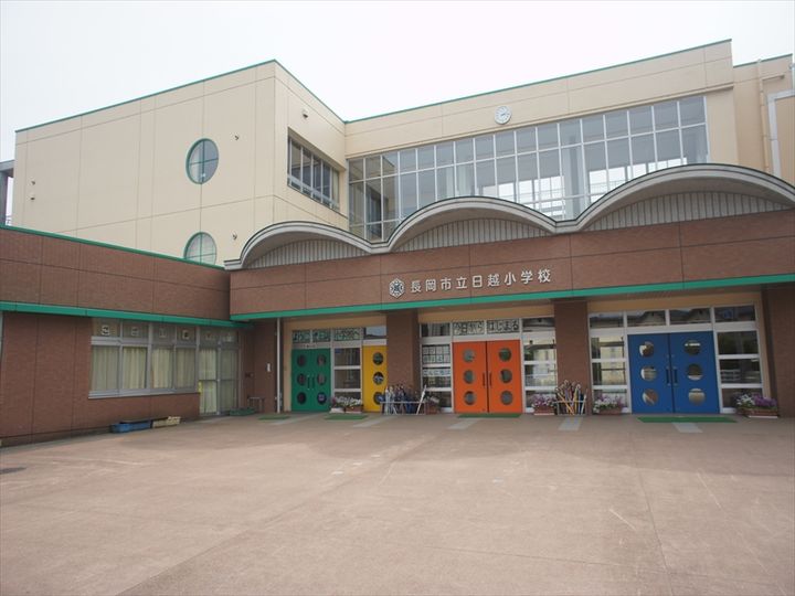 コートフィールドの周辺