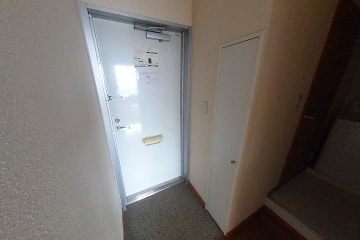 レオパレスグランドール209の玄関