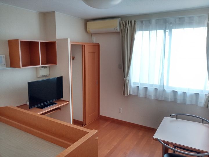 レオパレスアズール103の居間