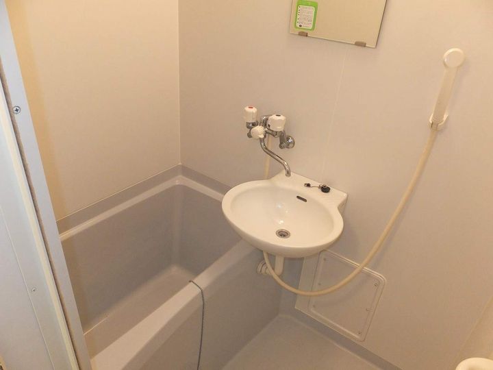 レオパレスルシファー106の風呂