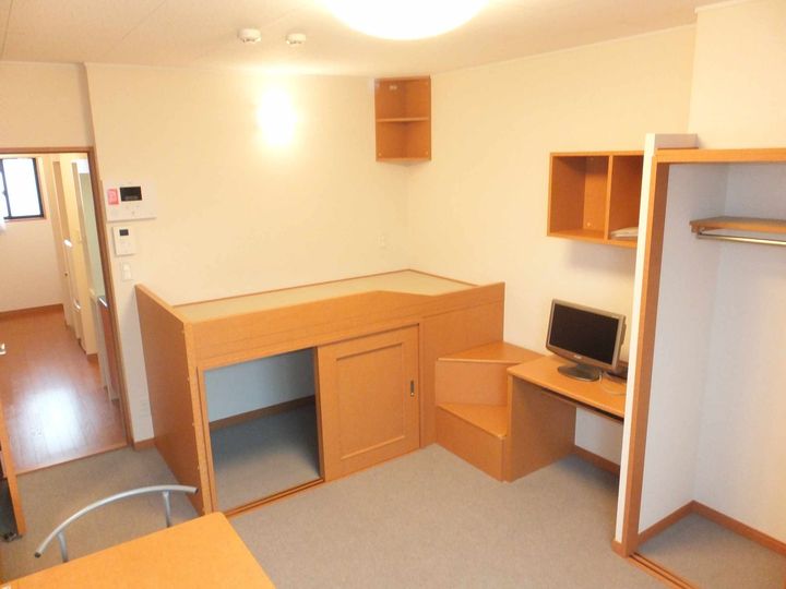 レオパレス学校町101の居間