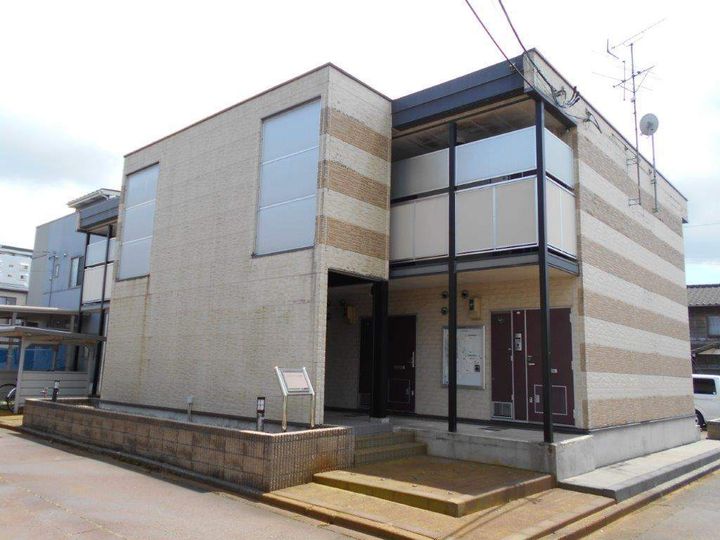 レオパレスクレサンセマム204の外観