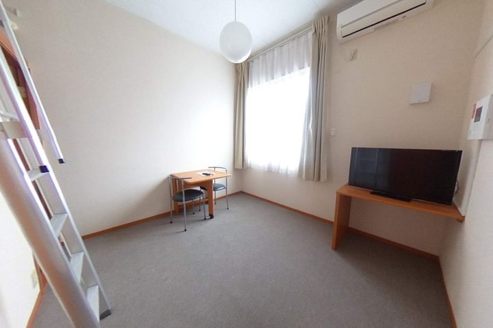 レオパレス悠206の居間