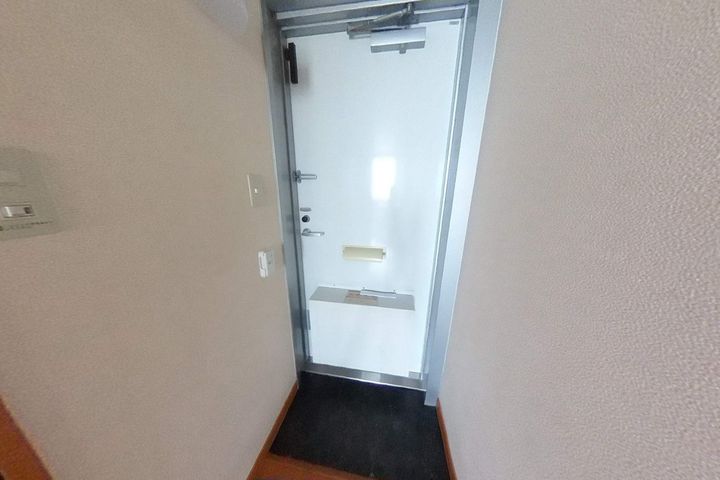 レオパレス悠206の玄関