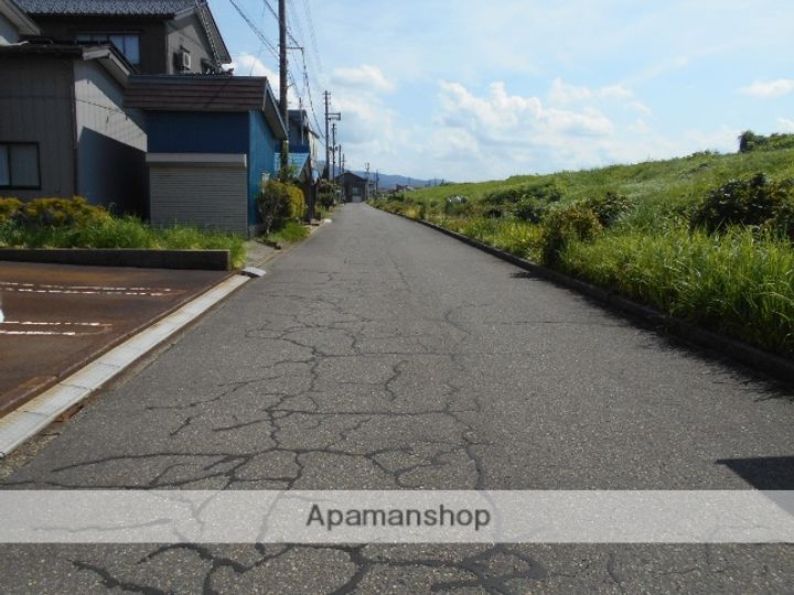 ラチェリーの周辺