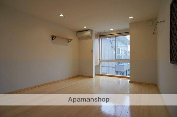 ローズガーデンの居間