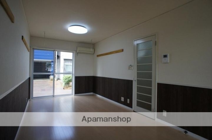 土合タウンハウスA8の居間