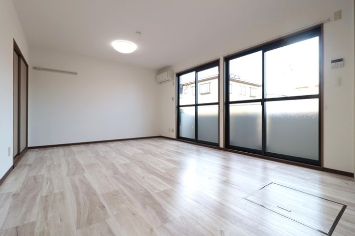 メゾン・リヴェール Aの居間