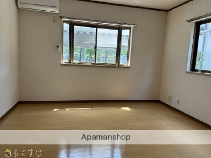 ハイツ大川の居間