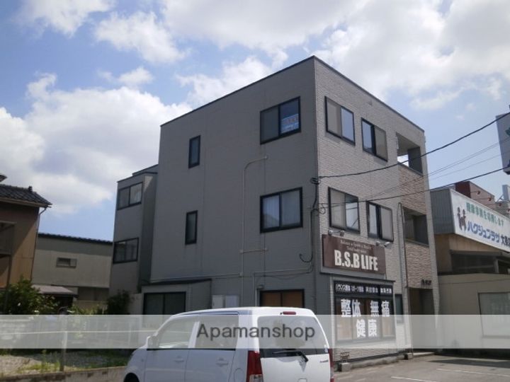 富山県富山市西大泉の賃貸マンションの外観