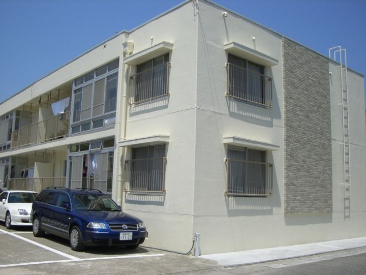 富山県富山市西田地方町3丁目の賃貸マンションの外観