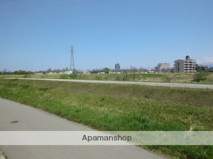 富山県富山市黒瀬の賃貸マンションの周辺