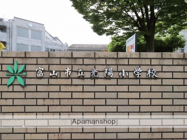 富山県富山市黒瀬の賃貸マンションの周辺