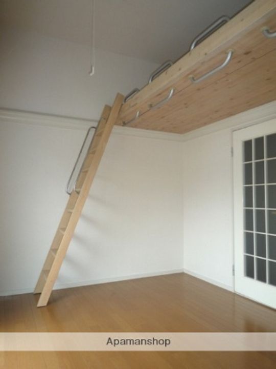 富山県富山市西長江本町の賃貸アパートの居間