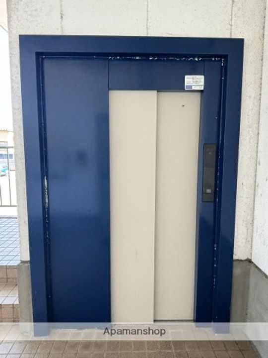 富山県高岡市佐野の賃貸マンションの外観