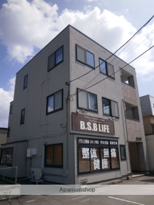 富山県富山市西大泉の賃貸マンションの外観