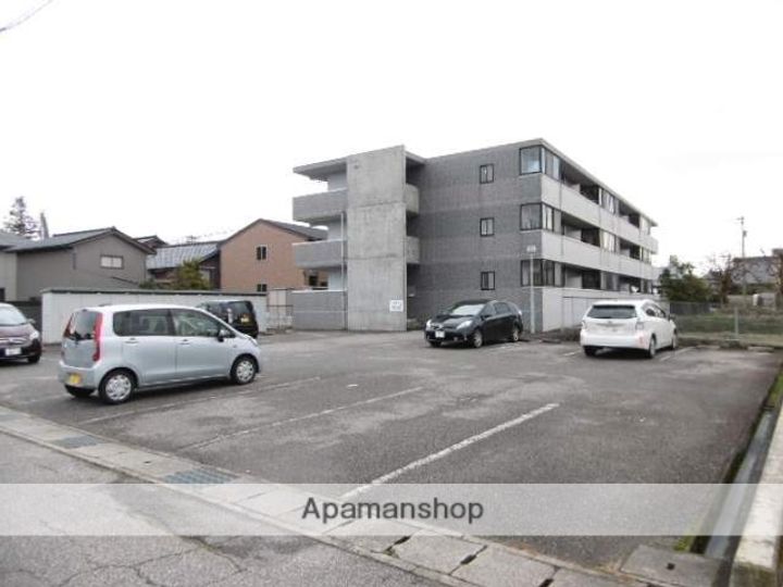 富山県富山市下冨居1丁目の賃貸マンションの外観