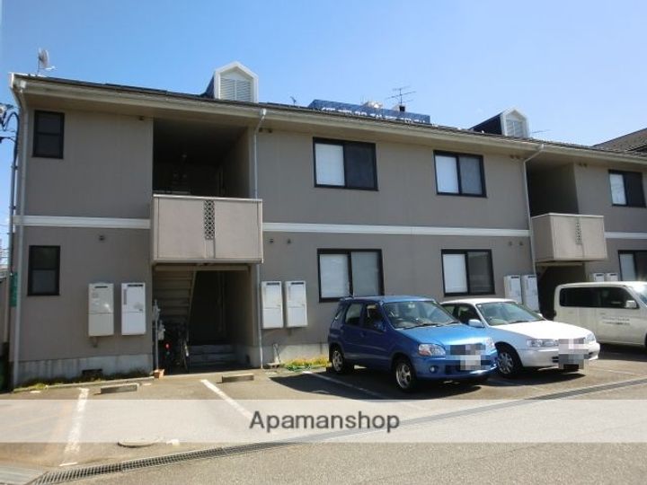 富山県富山市堀川小泉町1丁目の賃貸アパートの外観