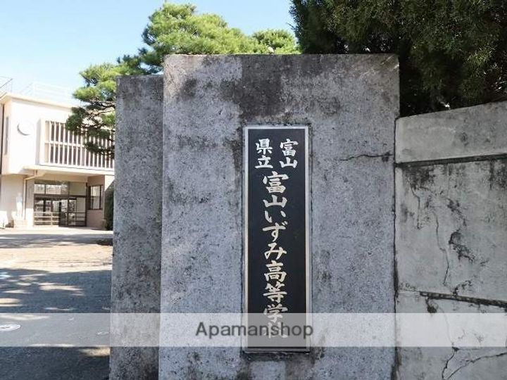 富山県富山市堀川小泉町1丁目の賃貸アパートの周辺