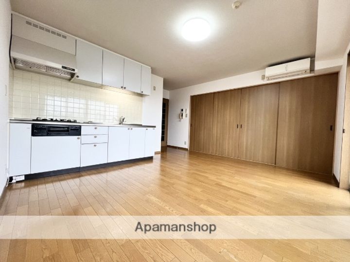 富山県富山市山室の賃貸マンションの居間