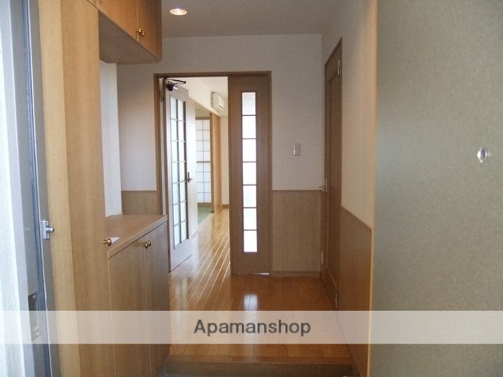 富山県富山市山室の賃貸マンションの玄関