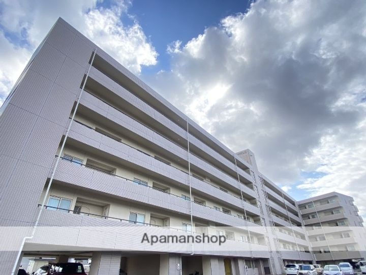 富山県富山市山室の賃貸マンションの外観