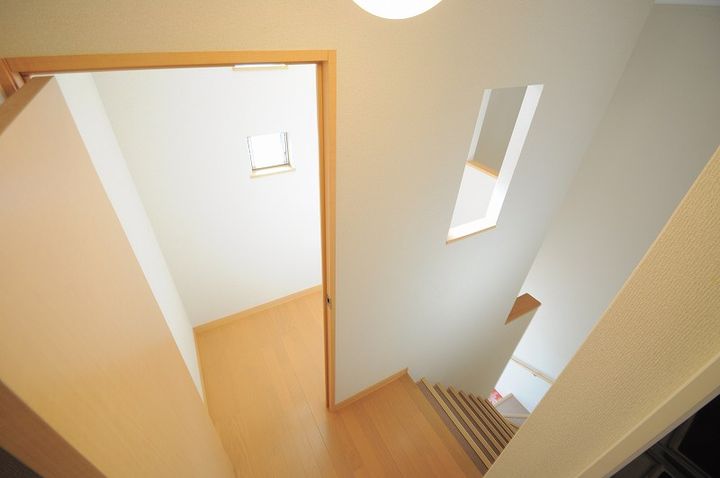 レオネクストくつわだ203の玄関