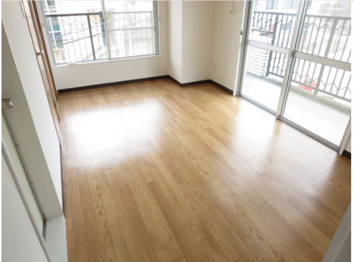 サークルパレス元町の居間