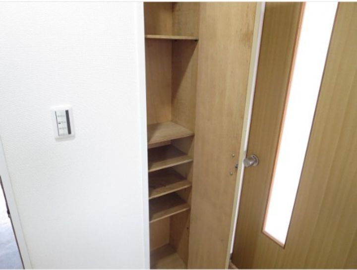 サークルパレス元町の玄関