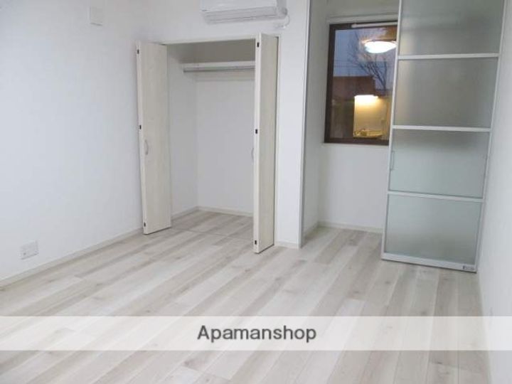 富山県富山市下赤江町2丁目の賃貸アパートの居間