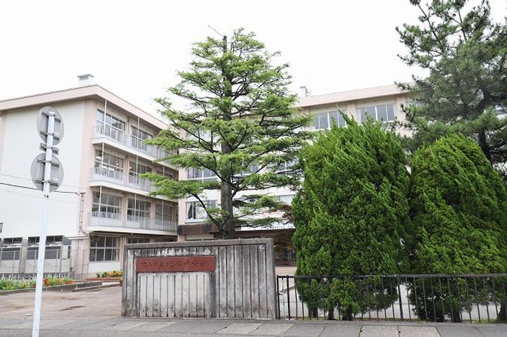 グランドコート東富山 A棟の周辺
