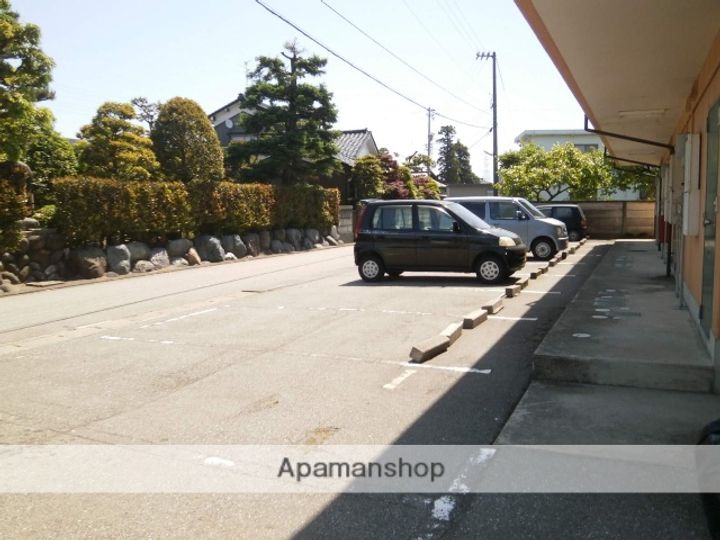 富山県富山市犬島5丁目の賃貸アパートの周辺