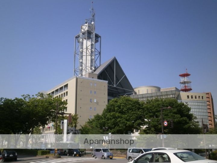 富山県富山市小島町の賃貸マンションの周辺