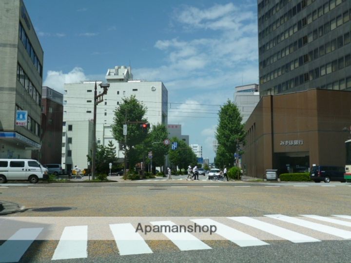 富山県富山市小島町の賃貸マンションの周辺