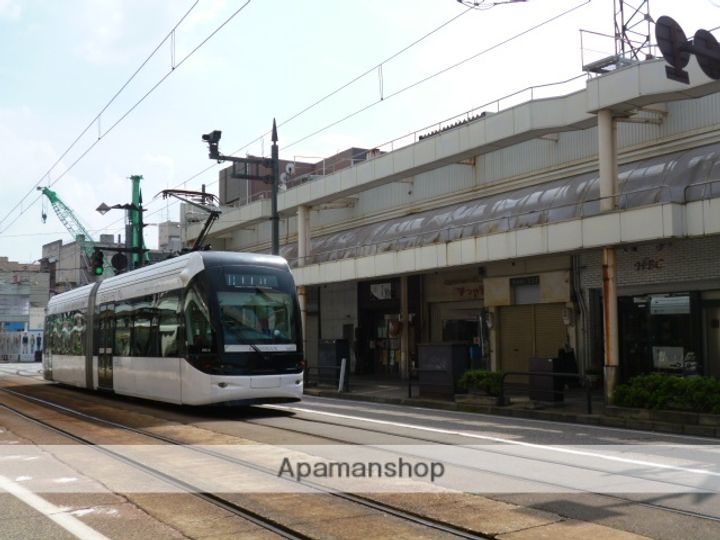 富山県富山市小島町の賃貸マンションの周辺