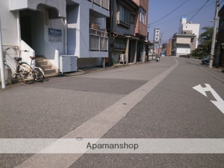 富山県富山市小島町の賃貸マンションの周辺