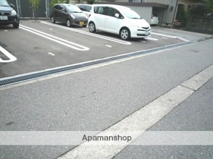 富山県富山市本郷町の賃貸アパートの外観