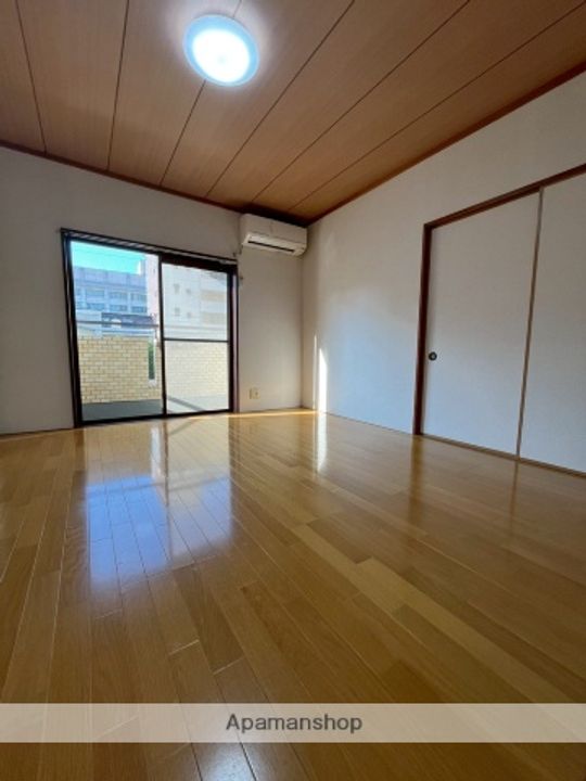 コーポサンレスト205の居間