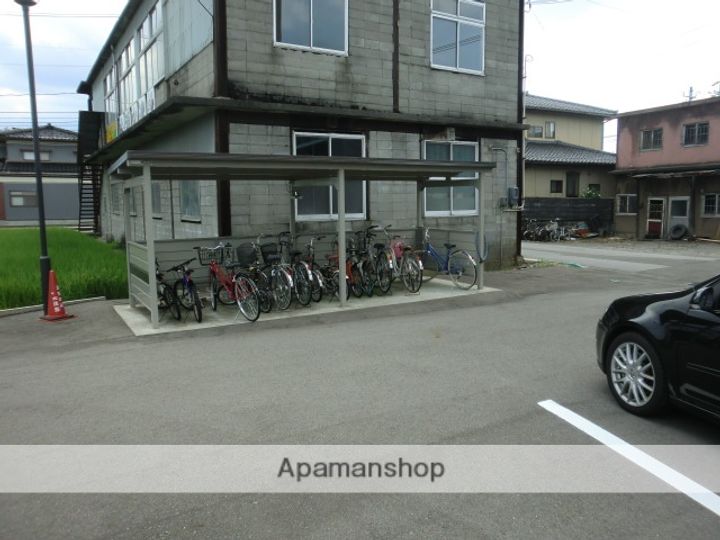 富山県富山市西長江1丁目の賃貸マンションの外観