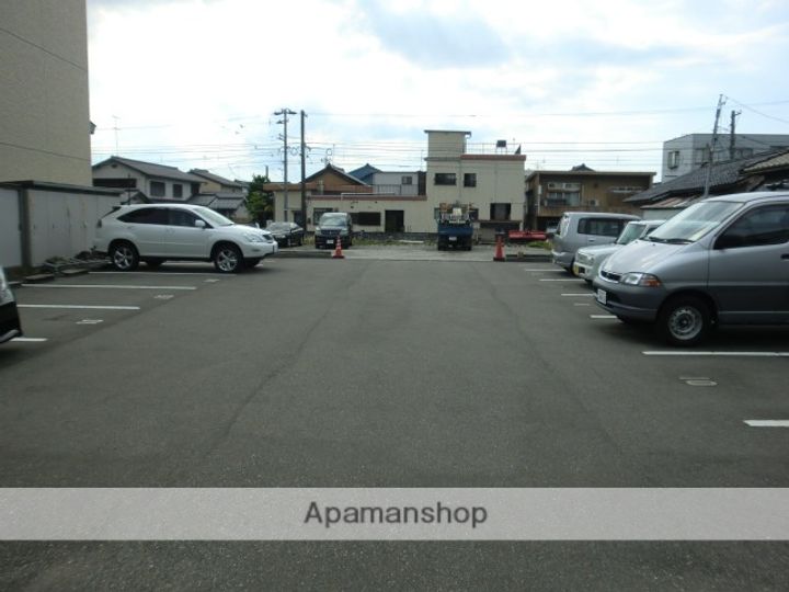 富山県富山市西長江1丁目の賃貸マンションの外観