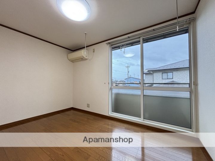 富山県富山市中田2丁目の賃貸アパートの内装