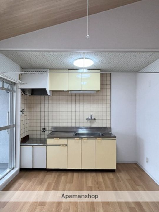 富山県富山市町新の賃貸マンションのキッチン