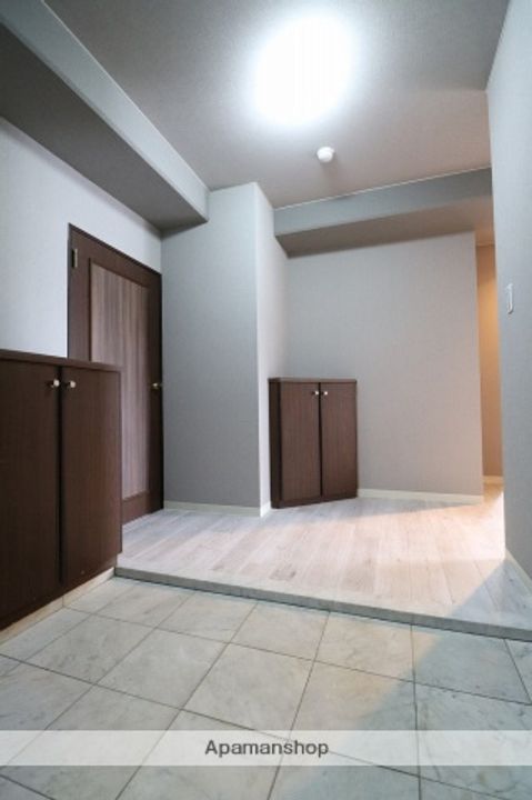 富山県富山市今泉西部町の賃貸マンション302の玄関