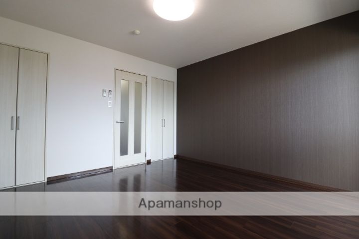 富山県富山市婦中町下轡田の賃貸マンションの内装