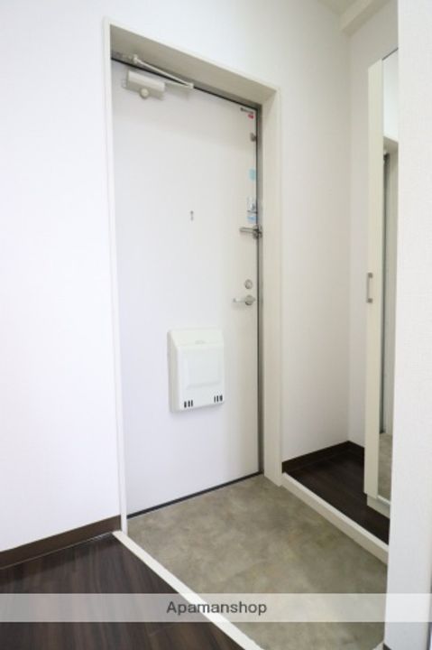 富山県富山市婦中町下轡田の賃貸マンションの玄関